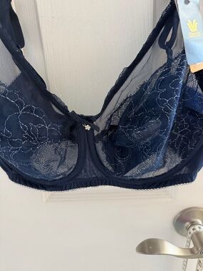 Wacoal  855186, Navy Lace Underwire Bra with Sheer Cups
New tag $ 65
Size: 34DD